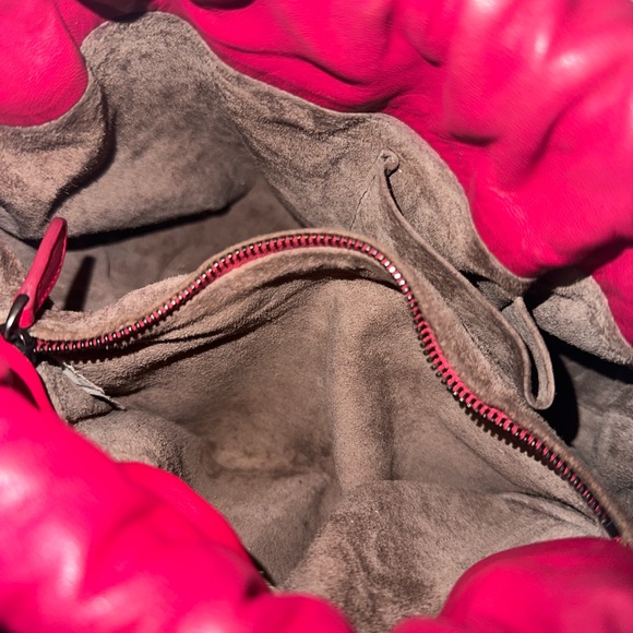 Bottega Veneta drawstring, Ruby, fuchsia Crossbody - Picture 13 of 14
